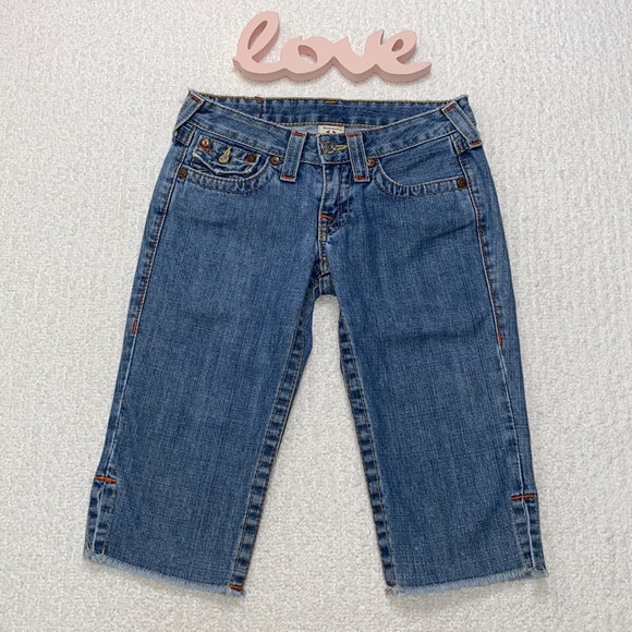 True Religion “Joey” Light Wash Raw Hem Shorts Size 26 💙 LIKE NEW! 💙 - Picture 2 of 15